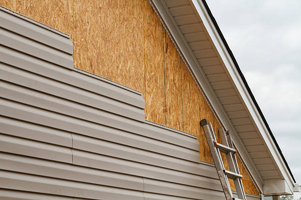 Professional Vinyl Siding technician working in Eaton, OH